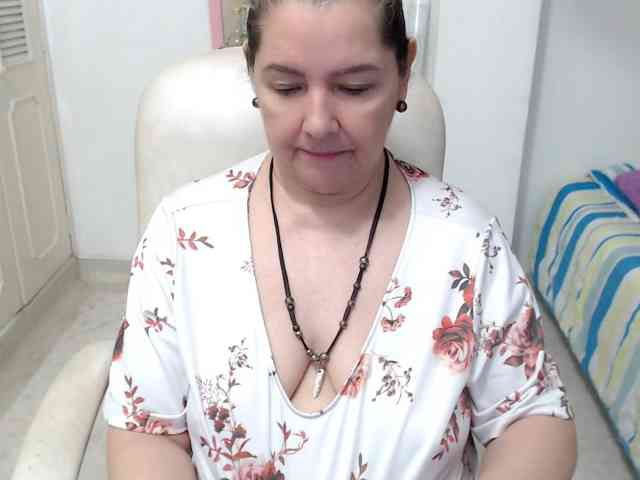 leonela-68 webcam