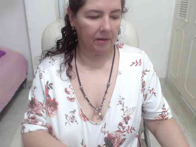 leonela-68 webcam