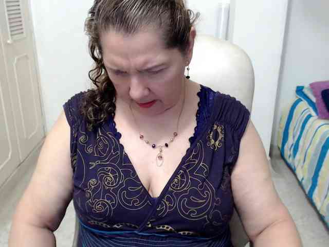 leonela-68 webcam