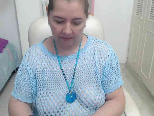leonela-68 webcam