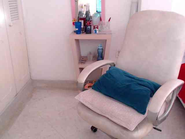leonela-68 webcam