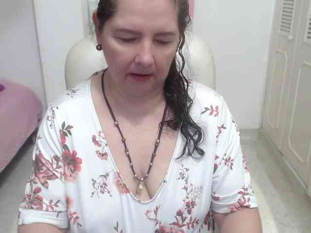 leonela-68 webcam