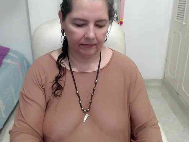 leonela-68 webcam