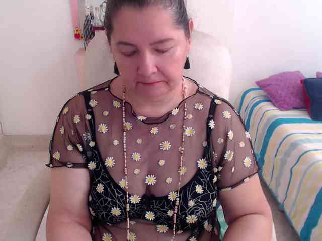 leonela-68 webcam
