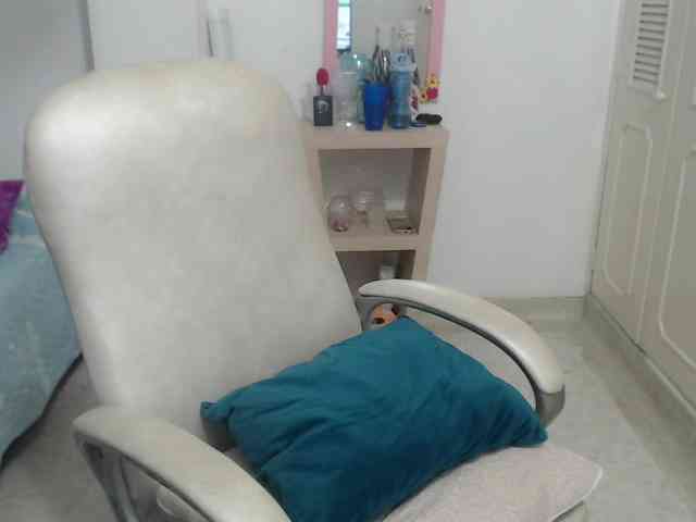 leonela-68 webcam