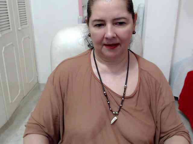 leonela-68
