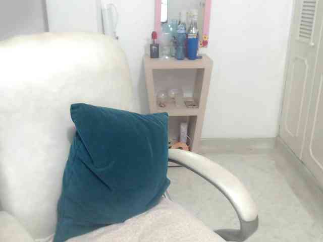 leonela-68 webcam