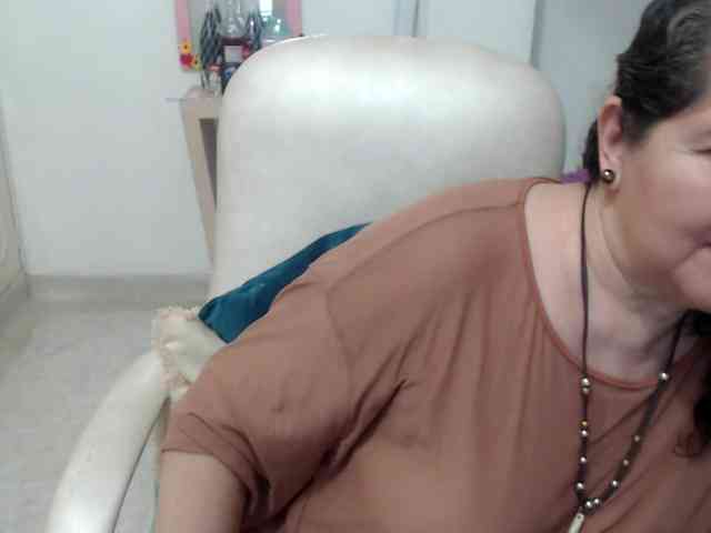 leonela-68 webcam