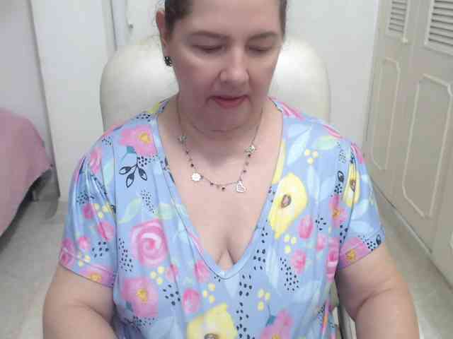 leonela-68 webcam