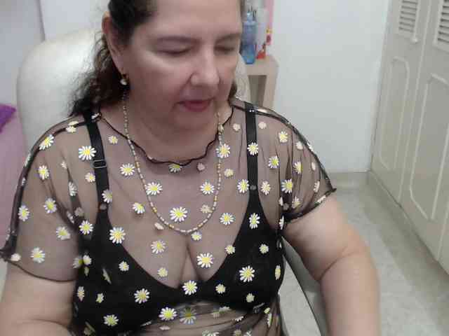 leonela-68 webcam
