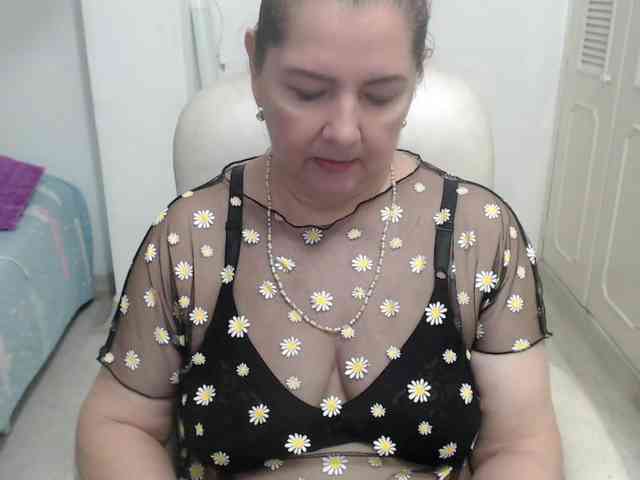 leonela-68 webcam