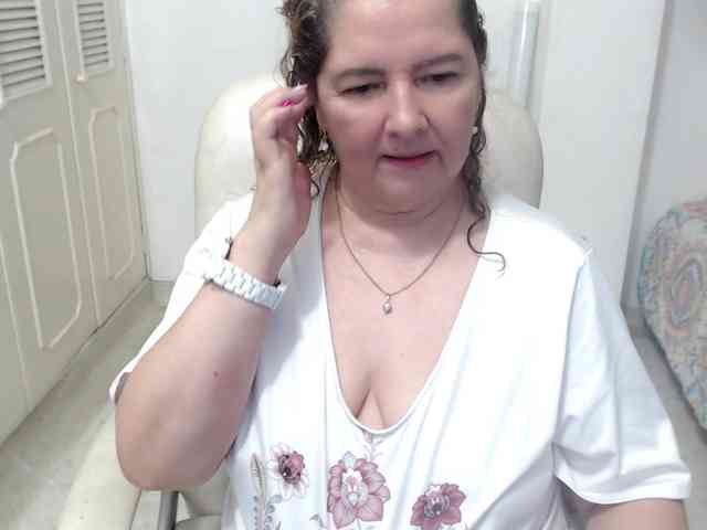 leonela-68 webcam