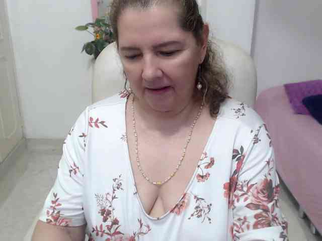 leonela-68 webcam