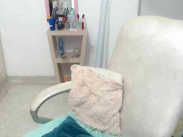 leonela-68 webcam