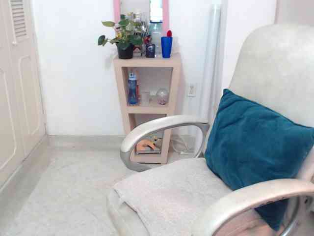 leonela-68 webcam