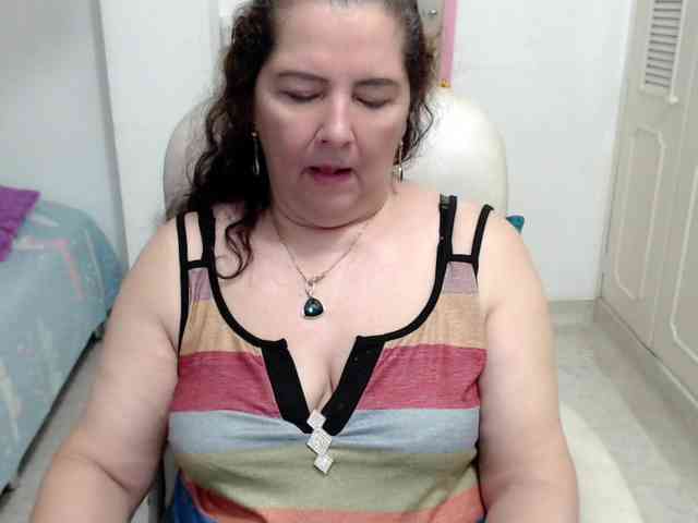 leonela-68 webcam