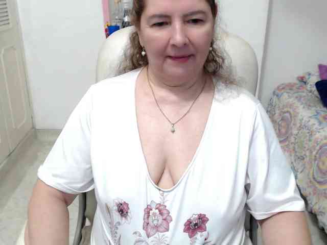leonela-68 webcam