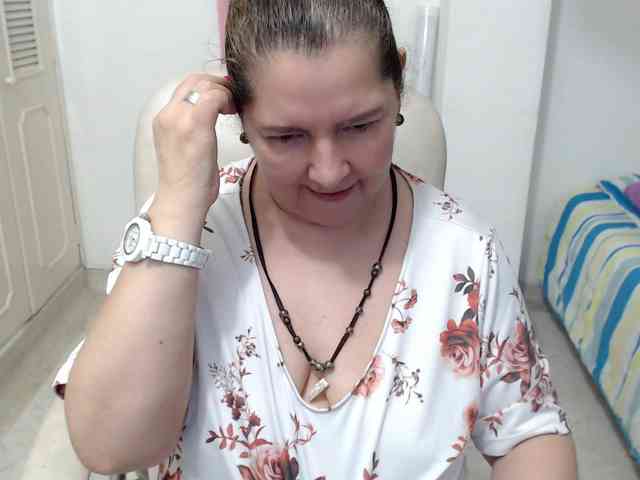 leonela-68 webcam