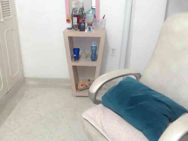 leonela-68 webcam