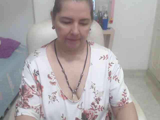 leonela-68 webcam