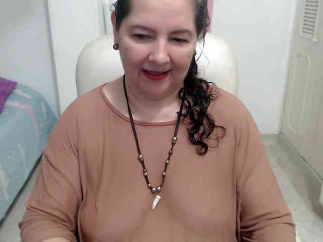 leonela-68 webcam