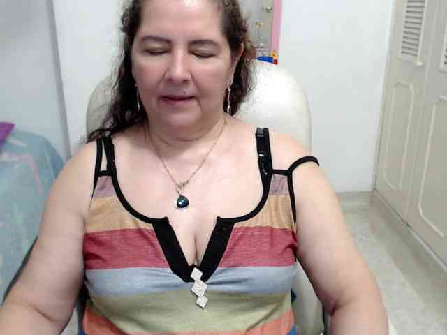 leonela-68 webcam