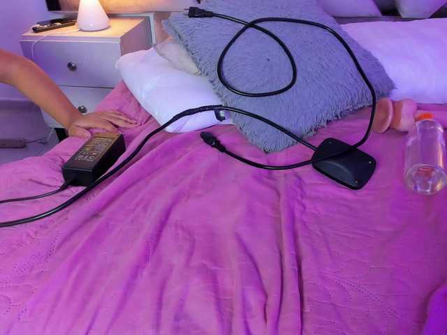 Dahlia-rossee live cam on BongaCams