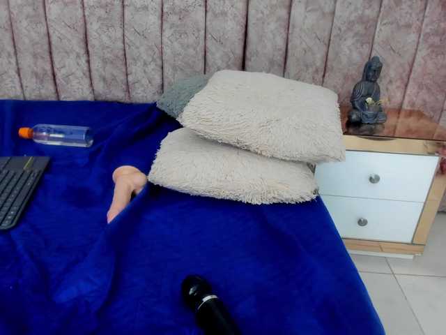 Dahlia-rossee live webcam show