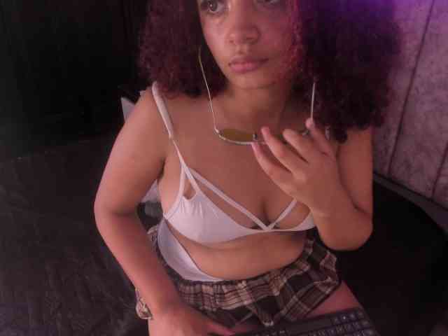 Model: Dahlia-rossee