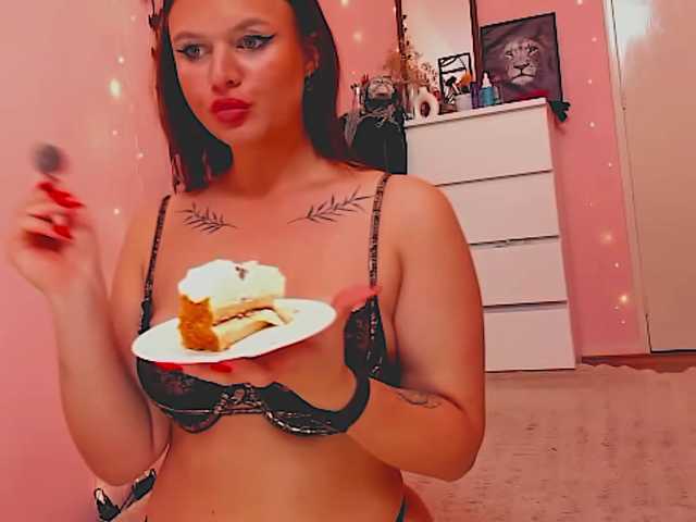 SweetLika live cam on BongaCams