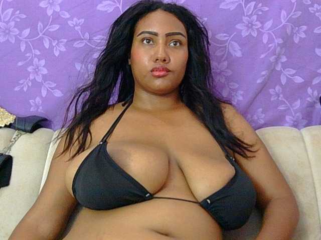 minabigboobs live cam on BongaCams