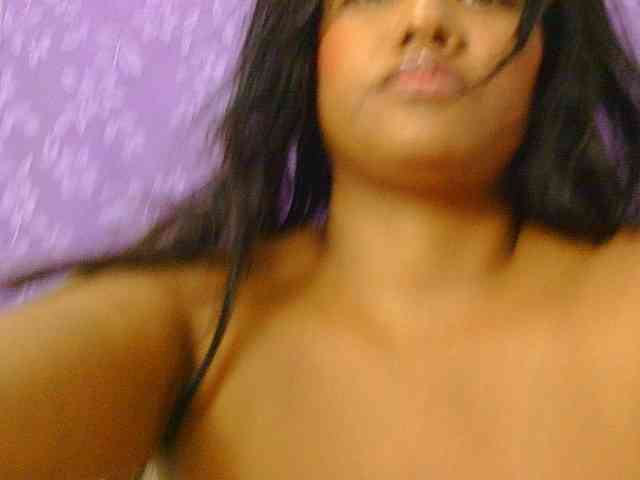 Modelo: minabigboobs