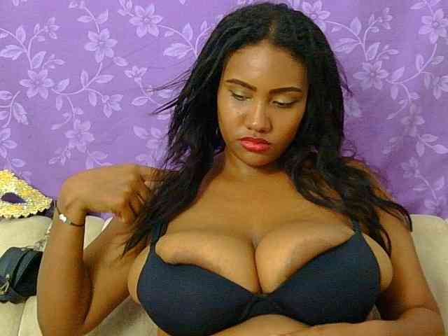 minabigboobs webcam