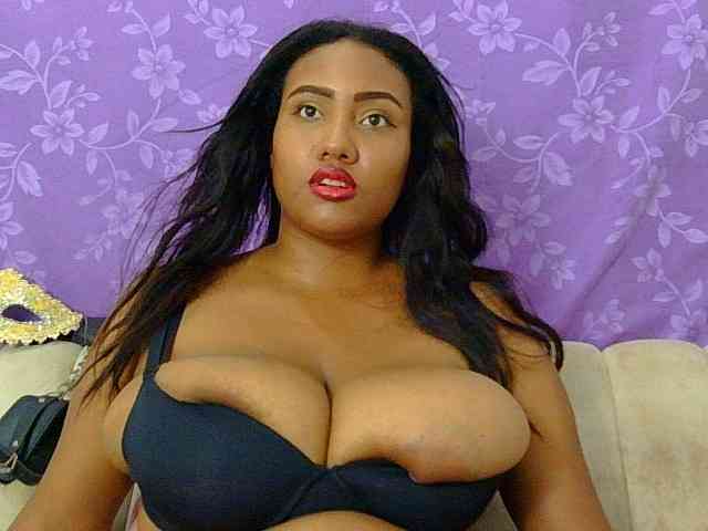 minabigboobs webcam