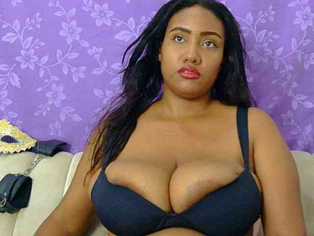 minabigboobs webcam
