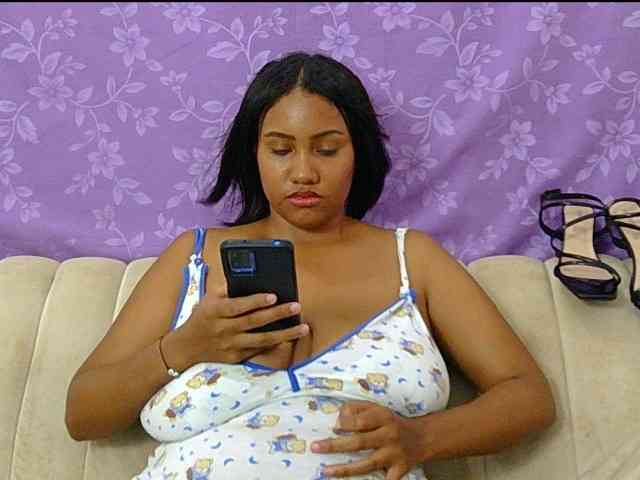 minabigboobs webcam