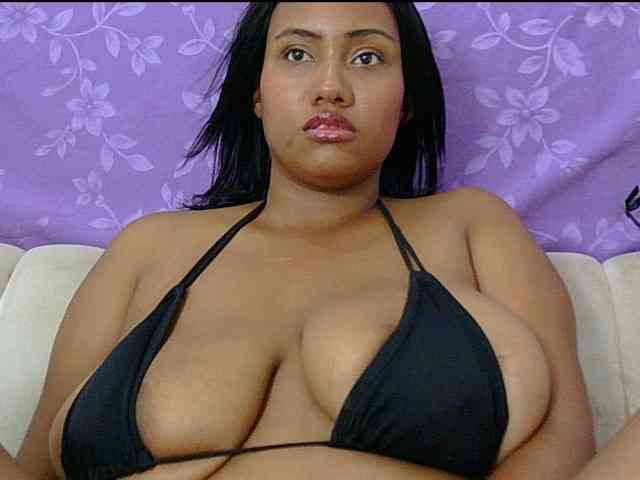 Modelo: minabigboobs