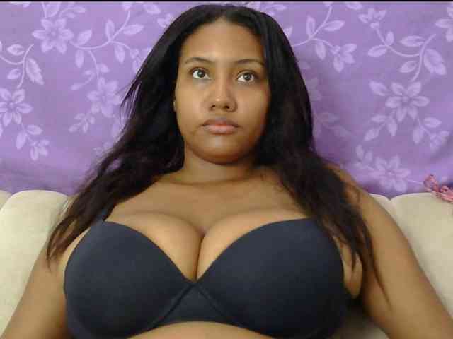 minabigboobs webcam