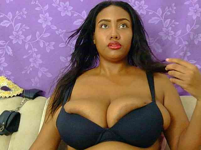 minabigboobs webcam