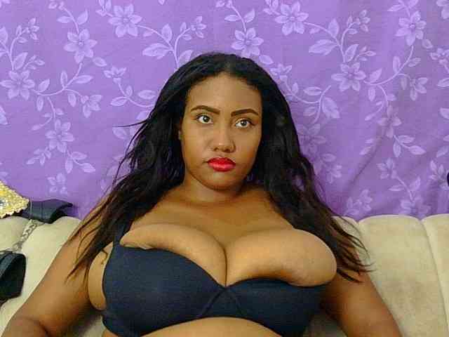 minabigboobs webcam