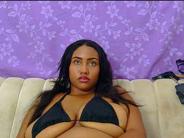 minabigboobs webcam