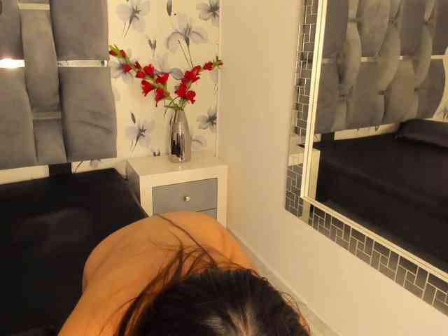 Chloe-Sweett webcam