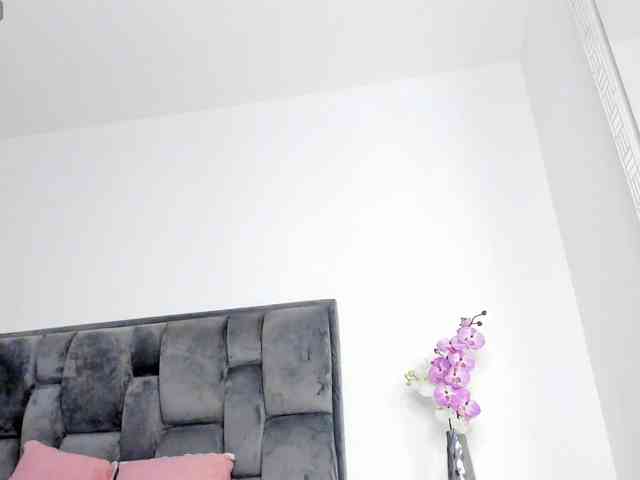 Chloe-Sweett webcam