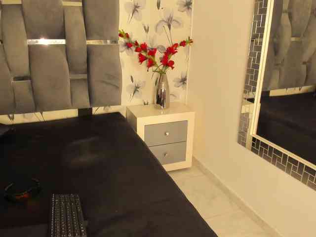 Chloe-Sweett webcam