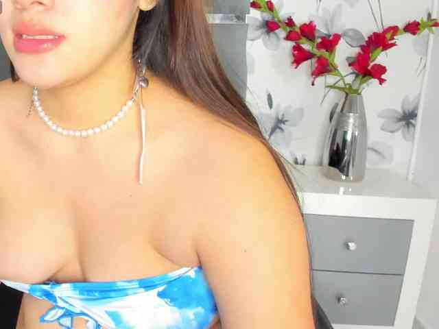 Chloe-Sweett webcam