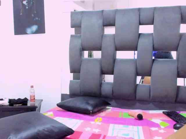 VictoriaGrant webcam