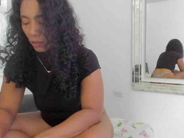 VictoriaGrant webcam