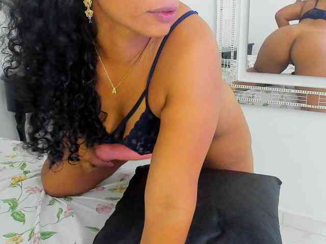 VictoriaGrant webcam