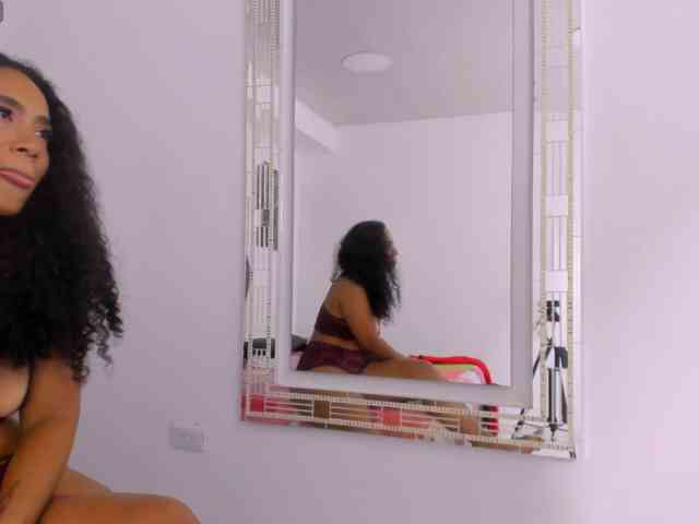 VictoriaGrant webcam