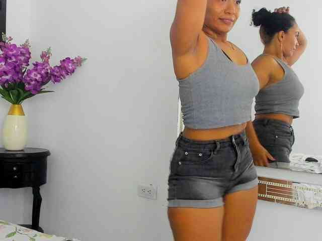 VictoriaGrant webcam